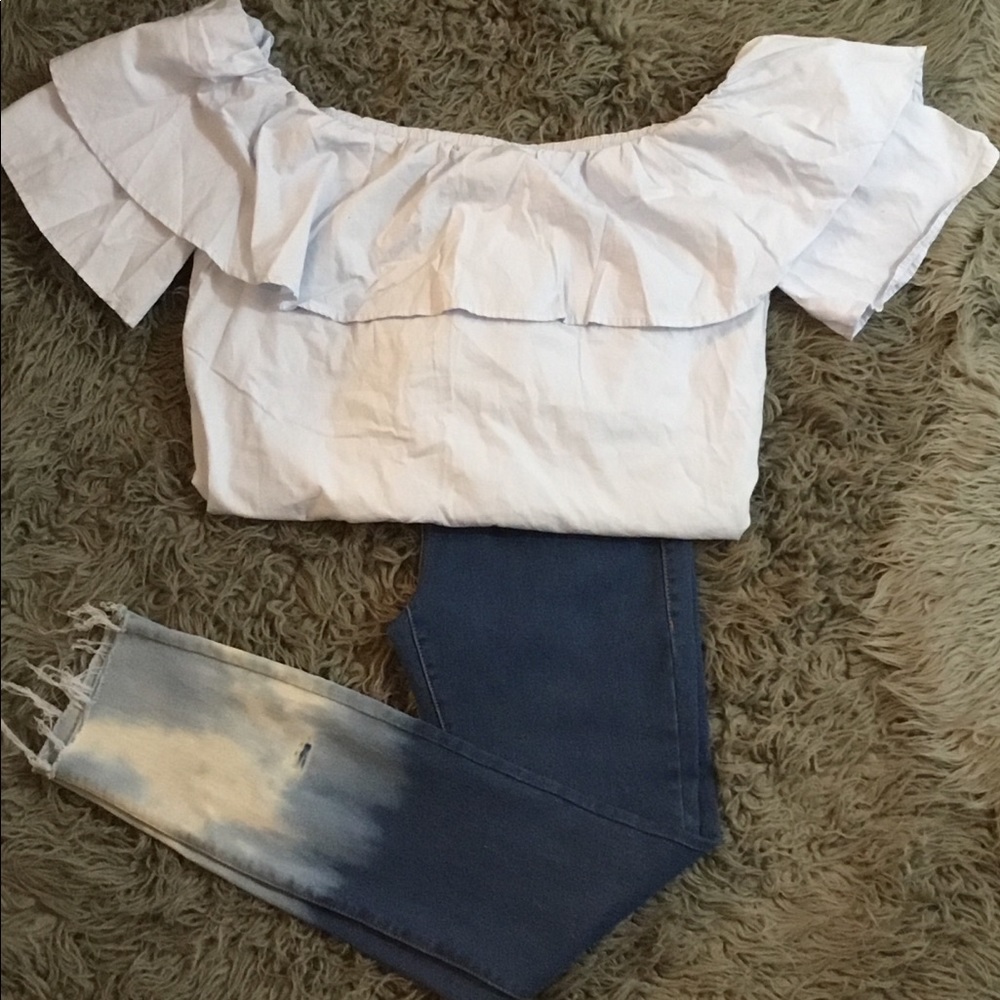 SALEš„ Cold shoulder, cropped top - Picture 2 of 3